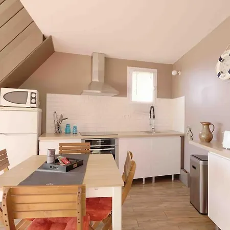 Au Bord De L'eau Apartment *
